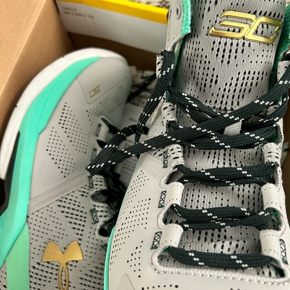 Steph Curry 2s (Womens 8- 7 Youth) - Picture 3 of 5